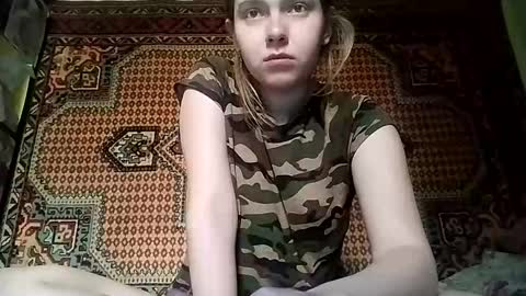 kikibang_ online show from October 17, 2025, 8:28 am