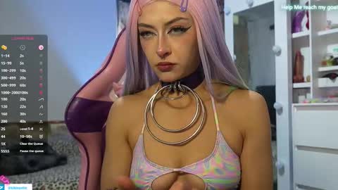 kiki online show from November 6, 2025, 7:04 pm