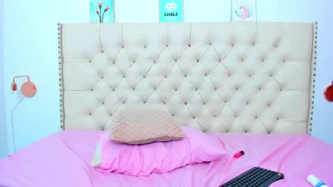 kim_eli online show from December 19, 2024, 2:01 am