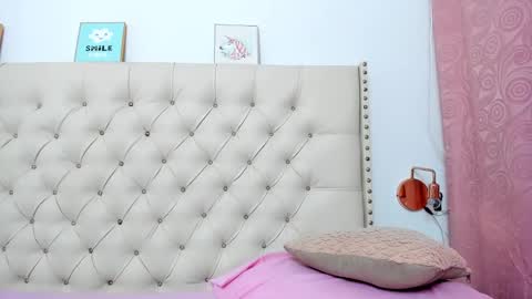 kim_eli online show from February 9, 2025, 8:44 am