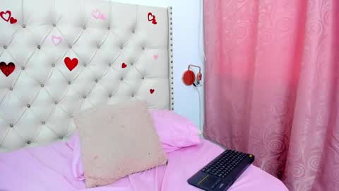 kim_eli online show from February 20, 2025, 9:09 pm