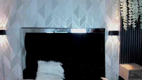 kim  online show from October 5, 2025, 8:29 pm