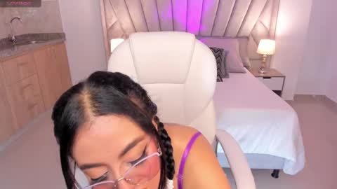 Snapshot of kim_thompson_ chatting on October 14, 2025, 11:22 am kim online show from October 14, 2025, 11:22 am