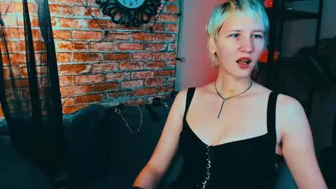 Snapshot of kim_waite chatting on October 19, 2025, 12:28 pm Kim online show from October 19, 2025, 12:28 pm