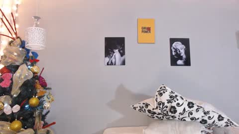 Snapshot of kimandyuk chatting on December 19, 2024, 1:39 am Kim  Yuk online show from December 19, 2024, 1:39 am