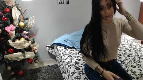 Snapshot of kimandyuk chatting on December 21, 2024, 5:40 pm Kim  Yuk online show from December 21, 2024, 5:40 pm