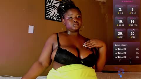 Snapshot of kimberly__4 chatting on February 9, 2025, 12:17 am Kimberly 4 online show from February 9, 2025, 12:17 am