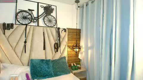 kimberlyfox_t online show from May 6, 2026, 12:43 pm