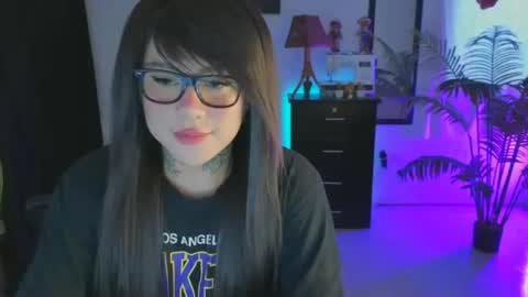 Kimberly Polizzi     online show from November 30, 2025, 7:29 pm