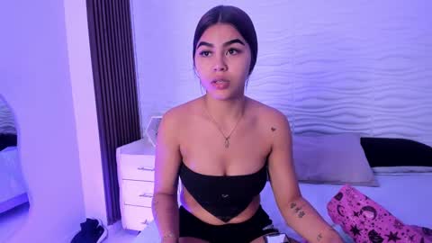 Snapshot of kimberlyloren chatting on September 15, 2025, 12:38 pm Kimberly Loren online show from September 15, 2025, 12:38 pm