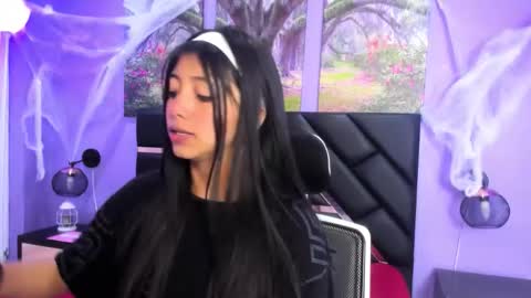 Kimberly Villalobos online show from October 15, 2025, 12:27 pm