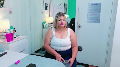 KimBrooks online show from December 21, 2025, 11:06 am