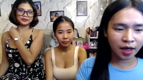 kimchuueee online show from June 25, 2026, 9:36 am