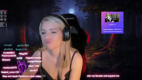 Snapshot of kimilee22 chatting on December 9, 2024, 10:09 pm Wolfs Girl online show from December 9, 2024, 10:09 pm