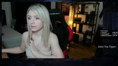 Snapshot of kimilee22 chatting on January 25, 2025, 2:25 pm Wolfs Girl online show from January 25, 2025, 2:25 pm