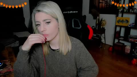 Wolfs Girl online show from November 25, 2025, 6:41 pm