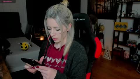 Wolfs Girl online show from November 30, 2025, 8:24 pm