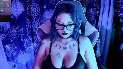 Snapshot of kimlennox_ chatting on October 12, 2025, 1:32 pm online show from October 12, 2025, 1:32 pm