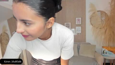 Snapshot of kimm_khalifa chatting on March 12, 2025, 1:25 am Kim online show from March 12, 2025, 1:25 am