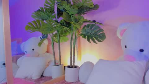 Kim  online show from November 19, 2025, 8:42 pm