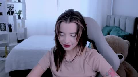 Snapshot of kimm_wong chatting on June 2, 2026, 9:44 am kimm wong online show from June 2, 2026, 9:44 am