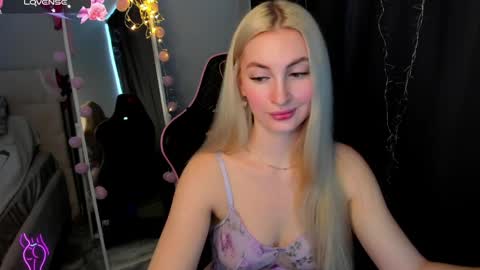 kimmy1_powell online show from March 28, 2026, 4:23 am