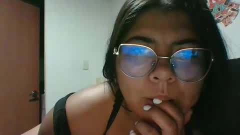 Snapshot of kimmy_kimmy_ chatting on February 18, 2025, 1:54 am Kimmy online show from February 18, 2025, 1:54 am