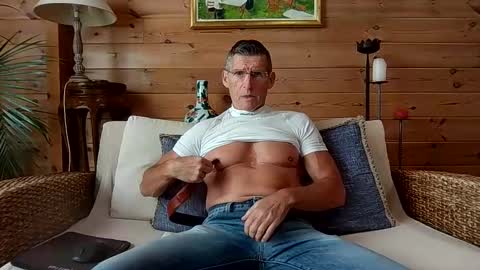 kimonoblues online show from December 18, 2025, 9:59 am