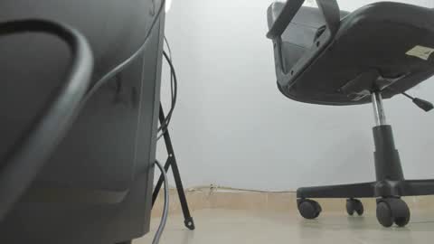 Snapshot of kimthompsonn chatting on December 18, 2024, 12:18 pm Kim Thompson online show from December 18, 2024, 12:18 pm