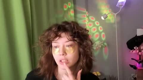 kina_ka online show from October 6, 2025, 6:11 am