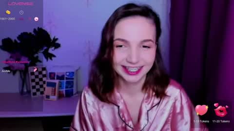 Snapshot of kindhazelhere_ chatting on June 24, 2026, 6:56 am Hazel online show from June 24, 2026, 6:56 am