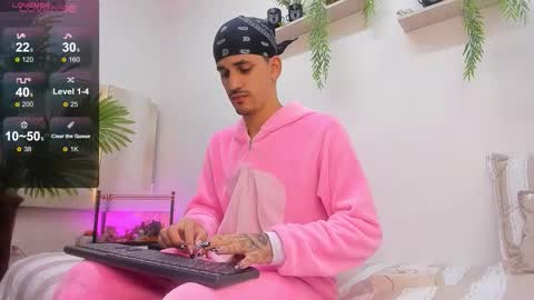 king voy online show from October 19, 2025, 8:42 pm