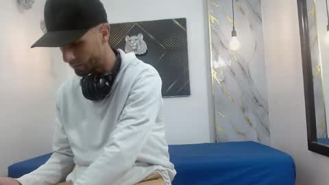 KING  online show from April 12, 2026, 3:44 am