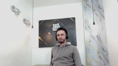 KING  online show from April 15, 2026, 3:35 am