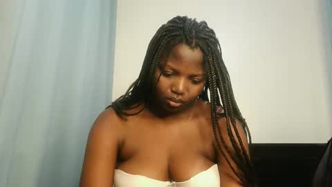 Lola online show from November 18, 2025, 1:15 pm