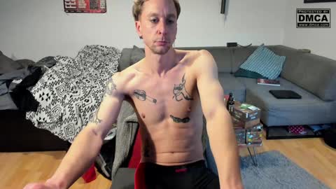 Snapshot of kinky_spidey chatting on December 16, 2024, 10:50 am kinky_spidey online show from December 16, 2024, 10:50 am