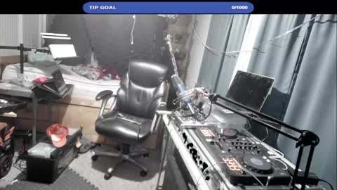 Snapshot of kinkybiguy14 chatting on September 13, 2025, 7:08 am Kinky Cassie online show from September 13, 2025, 7:08 am