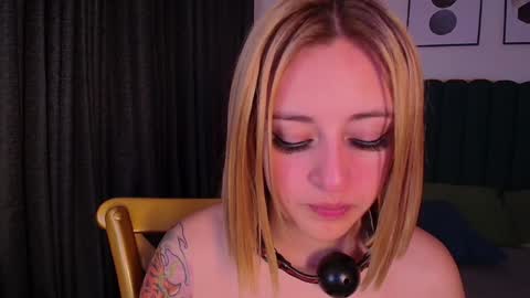  Sara  online show from December 15, 2024, 9:31 pm