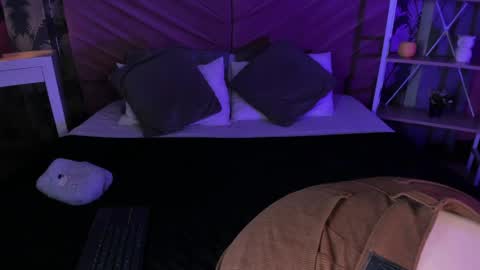  Sara  online show from April 1, 2026, 10:29 pm