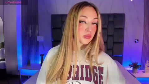  Sara  online show from July 18, 2026, 12:59 am