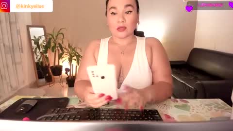 Snapshot of kinkyelise chatting on December 4, 2024, 7:39 am Jenny online show from December 4, 2024, 7:39 am