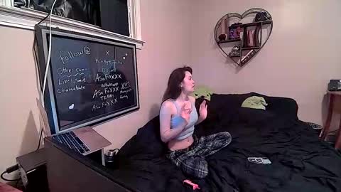 Snapshot of kinkykumiho chatting on April 6, 2026, 9:05 pm kinkykumiho online show from April 6, 2026, 9:05 pm