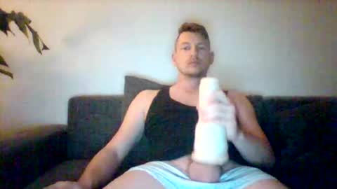 kinkylionboy online show from February 8, 2026, 8:01 pm