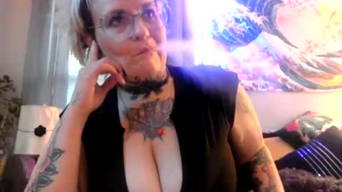 Snapshot of kinkypinkyplay2 chatting on January 23, 2025, 1:02 pm Kinky Pinky online show from January 23, 2025, 1:02 pm