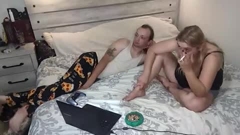 kinkyqueenandpet95 online show from September 29, 2025, 3:33 am