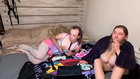 kinkyqueenandpet95 online show from October 18, 2025, 3:53 am