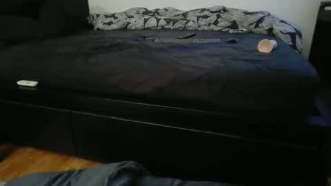 kinkysubmtl online show from November 8, 2025, 8:03 am