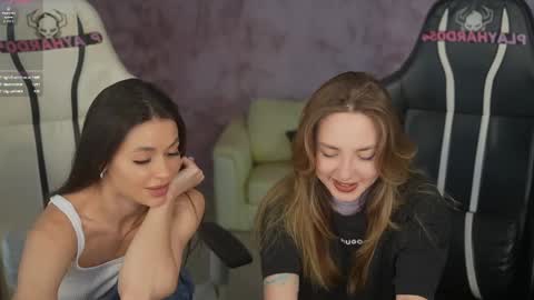 Snapshot of kira0541 chatting on April 16, 2026, 8:09 pm Sweet girls online show from April 16, 2026, 8:09 pm