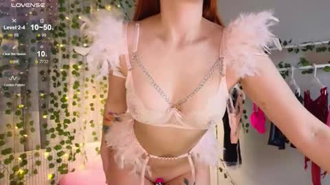 Kira Briis online show from November 22, 2025, 2:05 pm