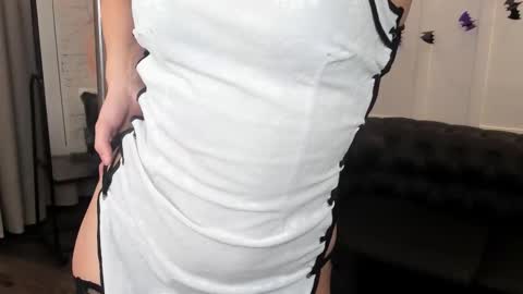 kira_energy online show from October 26, 2025, 2:06 am